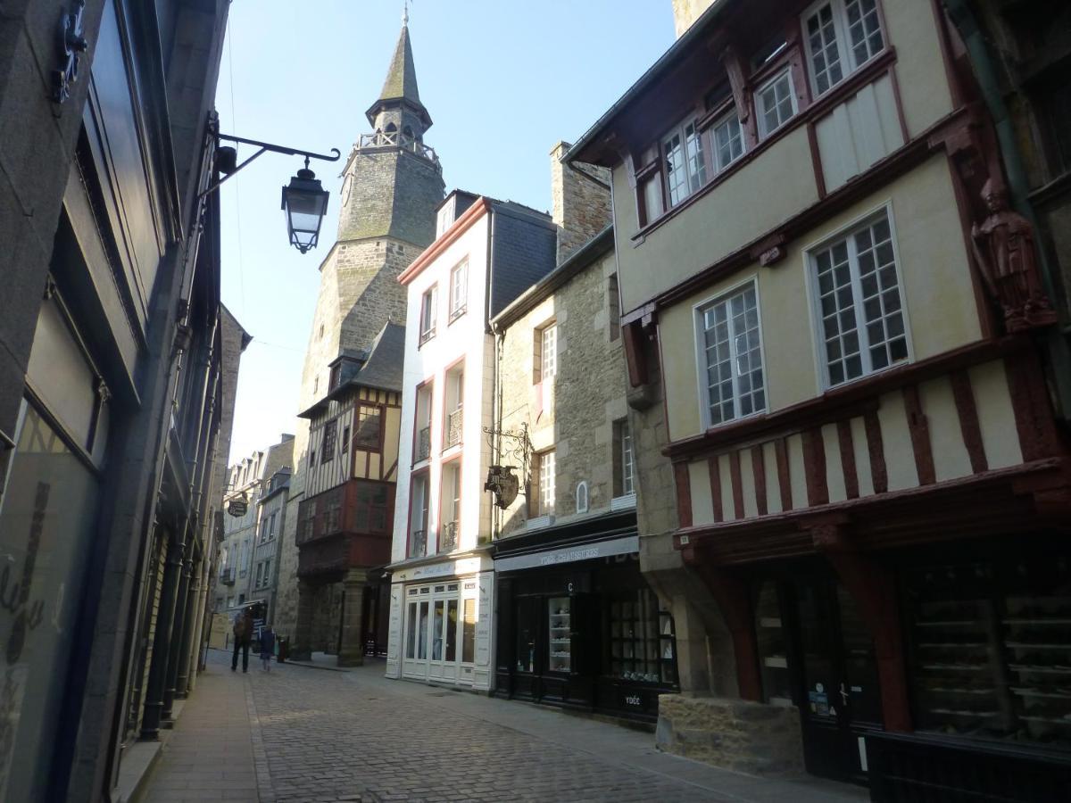 Appartement De La Tour De L'Horloge De Dinan Exterior photo